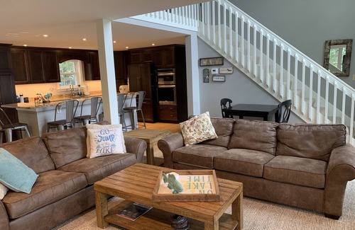 Wakefield Casa | Lake front home on Great East Lake