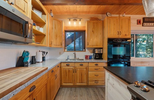 Island Park Casa | Lake Front|Hot Tub|Heated Garage|Private Dock