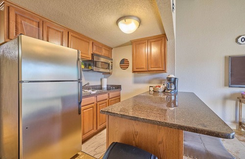 Mid America Condominio | Lake Front in Hot Springs! Cozy, Water views and more!