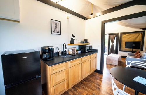 Coosa Complejo | Lake Front Luxury Glamping Tent Suite: Hot Tub & Lake Views