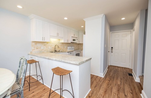 Henrico Casa | LAKE FRONT WITH GORGEOUS VIEWS & SPACIOUS BACKYARD + LOTS OF AMENITIES