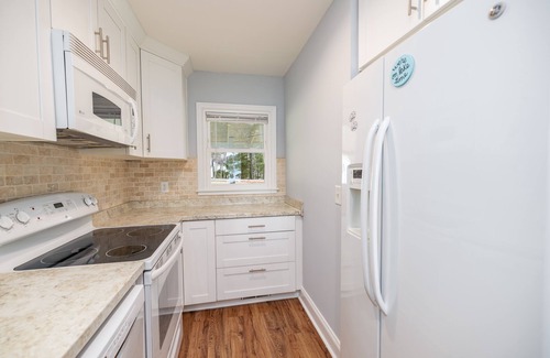 Henrico Casa | LAKE FRONT WITH GORGEOUS VIEWS & SPACIOUS BACKYARD + LOTS OF AMENITIES