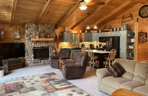 Chief Lake Cabina | Lake FrontHome Chippewa Flowage. Great swim area with gradual slope sandy lake