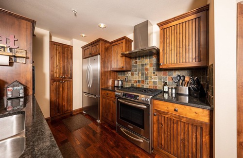 McCall Condominio | Lake Getaway! Elegant 2-Bedroom Condo in Downtown McCall