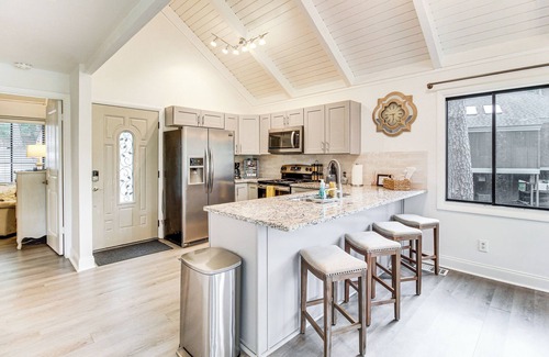 Big Canoe Casa | Lake & Golf Course Views: Big Canoe Home w/ Deck!