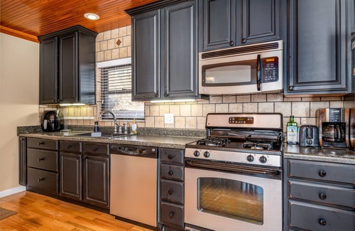 Taylorsville Cabaña | Lake Hickory Cottage