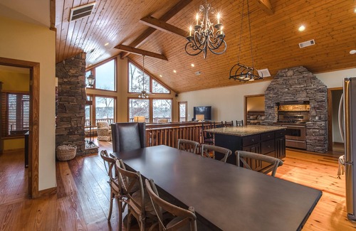 Westminster Casa | Lake Hartwell Mountain Home con impresionantes vistas y muelle privado de aguas profundas