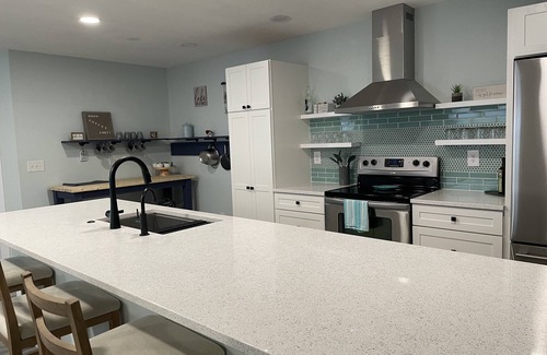 Howard Casa | Lake House Artistic Spa-Like Retreat - Quiet Peaceful cul-de-sac - Pet-Friendly!