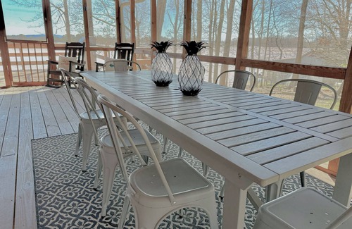 Cedar Bluff Casa | Lake House Cabin 3BR/2BA Sleeps 6 Water Front With Private Boat Dock for Fishing