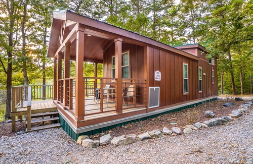 Royal Cabaña | Lake House Cottage at Safe Harbor Brady Mountain on Lake Ouachita!