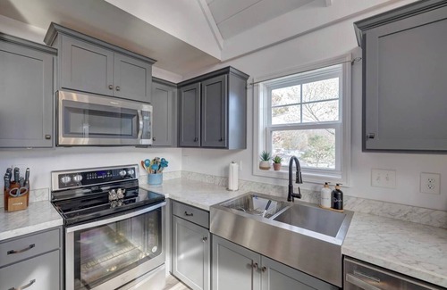 Unionville Casa | Lake House kid-friendly, arcade room, bunk beds, trampoline, firepit, large deck