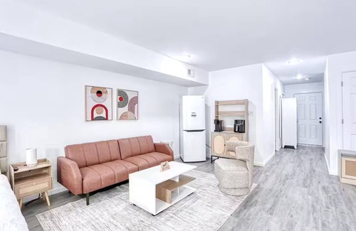 Passaic Apartamento | Lake House King Suite near NYC/EWR/MetLife 10 min!