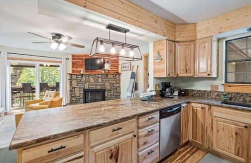 Lost Bridge Village Casa | Lake House Landing w/ view of sailboat cove, quiet street