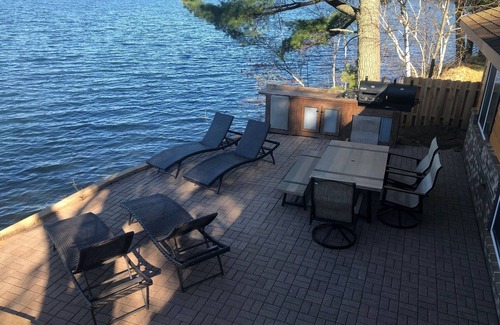 Motley Cabina | Casa del lago a orillas del lago Shamineau