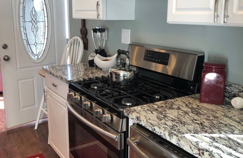 Prosperity Casa | Frente al lago: admite perros, muelle privado y rampa, pozo de fuego y patio fresco junto al agua.