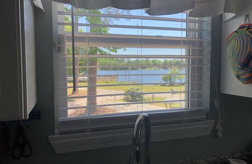 Prosperity Casa | Frente al lago: admite perros, muelle privado y rampa, pozo de fuego y patio fresco junto al agua.