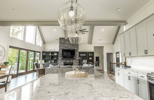 West Union Casa | Lake Keowee waterfront Escape!