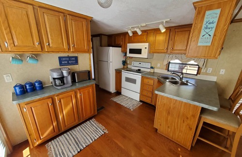 Salt Springs Cabina | Lake Kerr Cabin in Salt Springs W/ golf cart and water sports equipment.