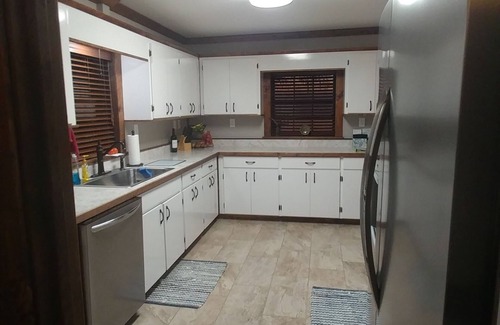 Fort McCoy Casa | Lake Kerr Lakefront Retreat, muelle privado y muelle, espaciosa casa.