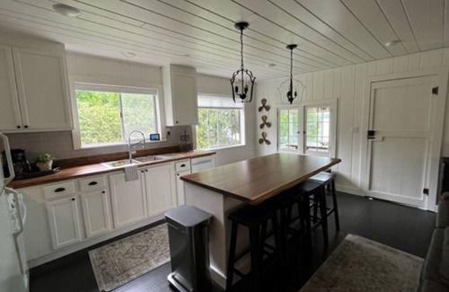 Traverse City Cabaña | Lake Leelenau Waterfront Cottage-close to Traverse City, Fishtown & Suttons Bay