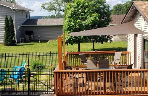 Cedar Lake Casa | LAKE LIFE # 1 W / LAKE ACCESS - FALL SPECIAL 1 NITE MIN