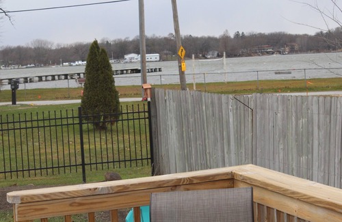 Cedar Lake Casa | LAKE LIFE # 1 W / LAKE ACCESS - FALL SPECIAL 1 NITE MIN