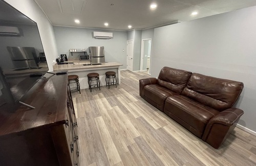 Douglas Casa | Lake Life Bungalow w/ pool & 3 Kayaks in Baymeadows Estates - Great Fishing!