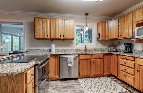 Estill Springs Casa | Lake Life 4 Bedroom, 3 Bath, Sleeps 12.