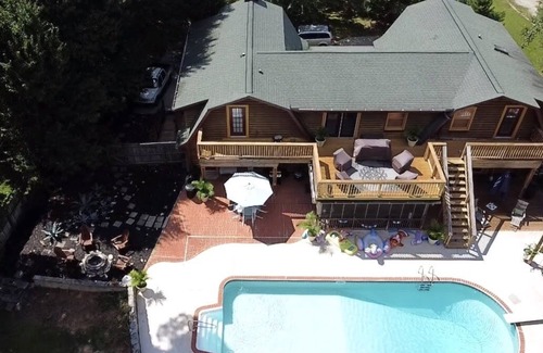 Chapin Casa | Lake living in a relaxed family and pet-friendly home