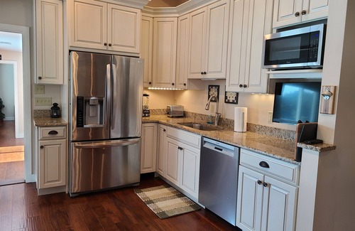 Waterloo Casa | Lake Lovers Getaway, Lake Front Home with 3 Master Suites, Docks and Boat Launch