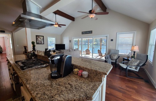 Waterloo Casa | Lake Lovers Getaway, Lake Front Home with 3 Master Suites, Docks and Boat Launch