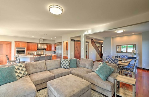 Eatonville Casa | Lake Lovers Oasis: Hot Tub & Mt Rainier View!