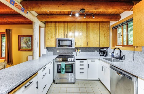Duvall Cabina | Lake Margaret Access: Boho Log Cabin w/ Backyard