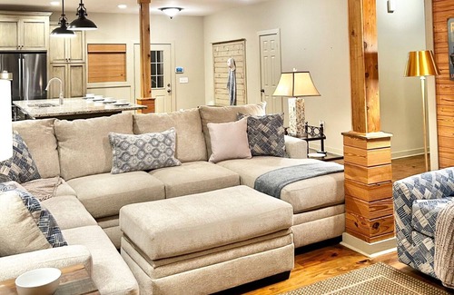 Dadeville Casa | Lake Martin, AL 43 min to Auburn University & Jordan-Hare Stadium