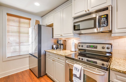 Dadeville Condominio | Lake Martin Condo w/ Community Perks & Views!