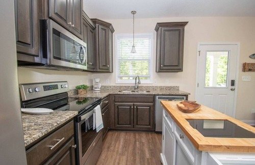 Dadeville Casa | Paraíso en el lago Martin! A ESTRENAR hermosa casa frente al mar y casa barco.