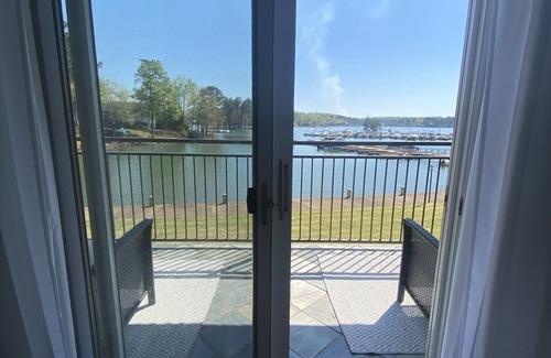 Dadeville Condominio | LAKE MARTIN Water Walk Out Condo IN STILLWATERS 35 MIN TO AUBURN!