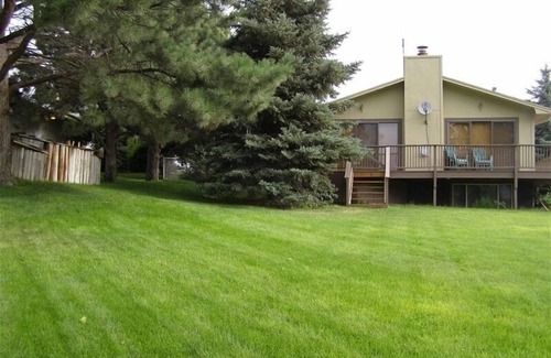 Lonergan Casa | Lake McConaughy Lake Front en casa, una cama King size con tres camas Queen, Dish TV, WIFI.