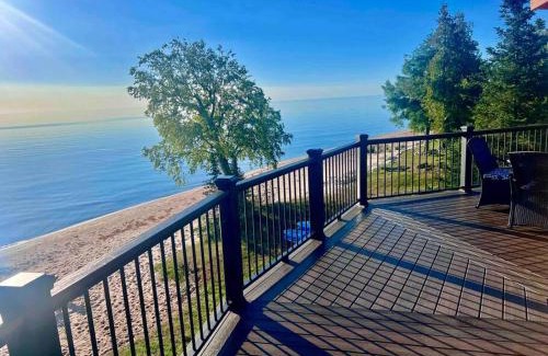 Manistique Casa | Lake Michigan Cabin w/Hot Tub & Stunning Views