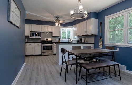 Muskegon Casa | Lake Michigan Retreat – Cozy Remodeled 3BR Getaway Near Scenic Beaches!