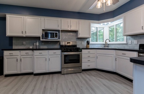 Muskegon Casa | Lake Michigan Retreat – Cozy Remodeled 3BR Getaway Near Scenic Beaches!