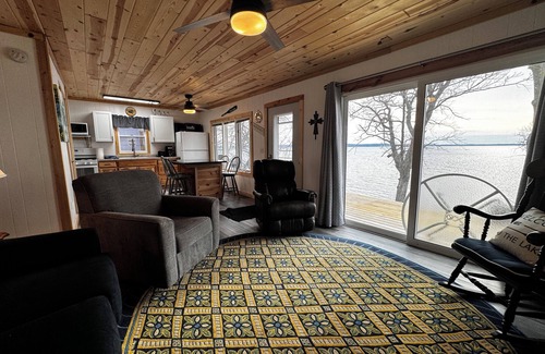 Miltona Cabina | Lake Miltona, 2 bedroom lakeside cabin - near boat landing!