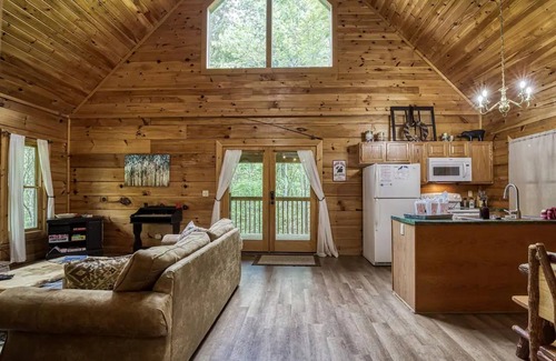 Sevierville Apartamento | Lake Mountain Cabin w Pool Game Room Hot Tub