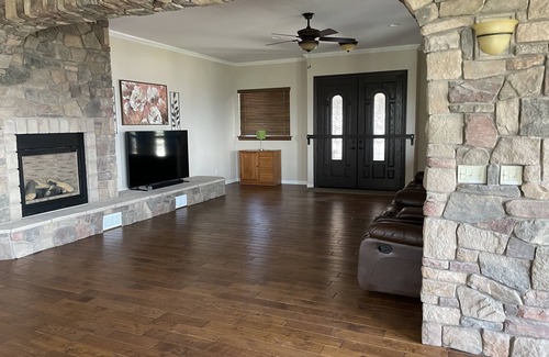 O'Brien Casa | Lake + Mountain view retreat