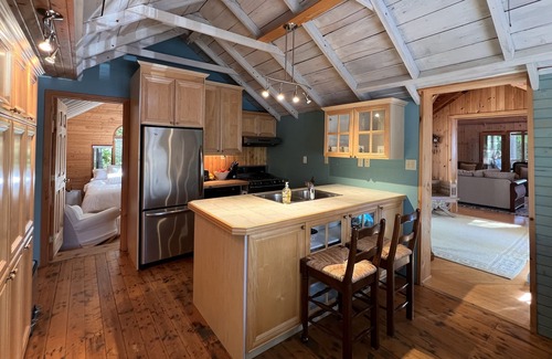 Gravenhurst Cabaña | Lake Muskoka 2.5 Bedroom Island Cottage