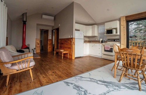 Muskoka Lakes Casa | Lake Muskoka 2-bedroom Cottage - Pier 100 #50