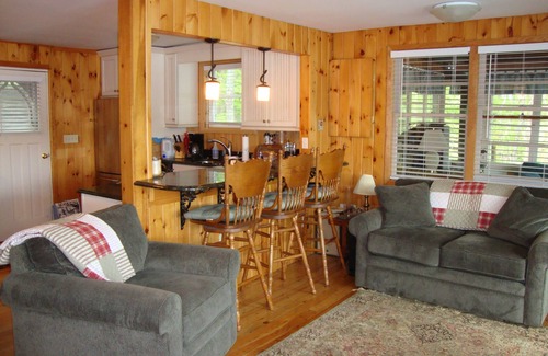 Bala Cabaña | Lake Muskoka 4 BR Cottage, Sandy Beach, Sunny Decks, Privado