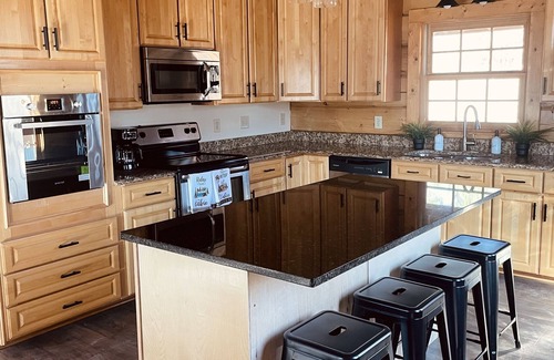 Mooresville Cabina | Lake Norman Cabin Retreat -lake front-with private boat dock-