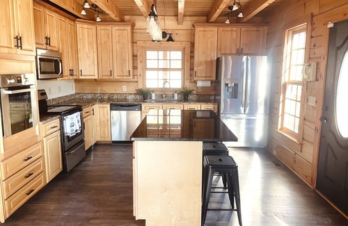 Mooresville Cabina | Lake Norman Cabin Retreat -lake front-with private boat dock-