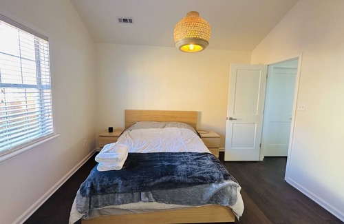 Denver Casa | Lake Norman charm: A Bright 3 Bedroom luxe retreat